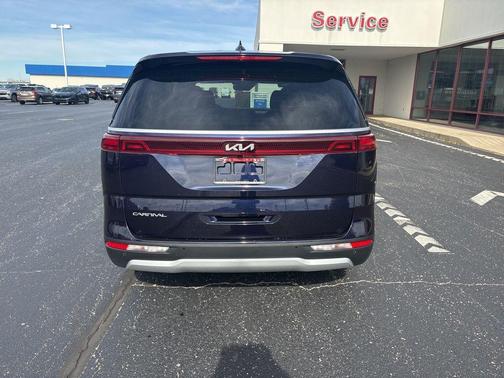 2023 Kia Carnival LX