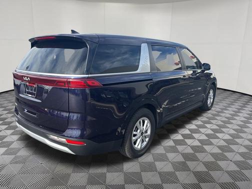 2023 Kia Carnival LX