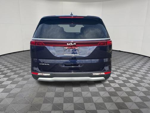 2023 Kia Carnival LX