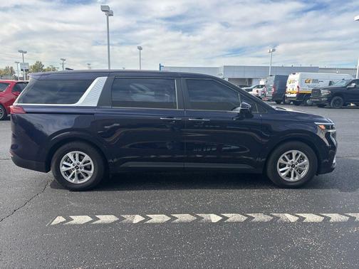 2023 Kia Carnival LX