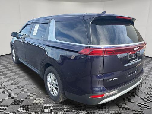 2023 Kia Carnival LX