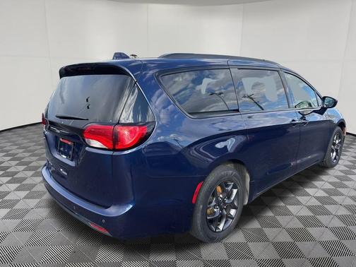 2018 Chrysler Pacifica Touring-L Plus