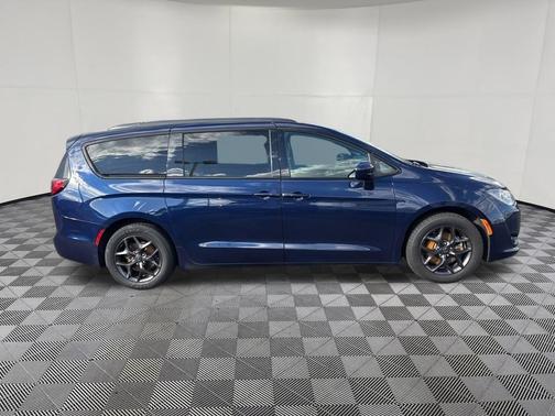 2018 Chrysler Pacifica Touring-L Plus