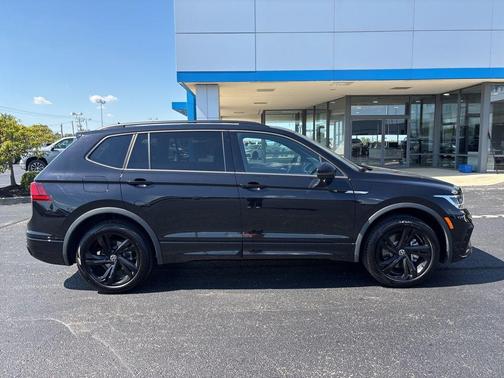 2024 Volkswagen Tiguan 2.0T SE R-Line Black