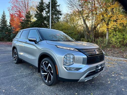 2023 Mitsubishi Outlander SE