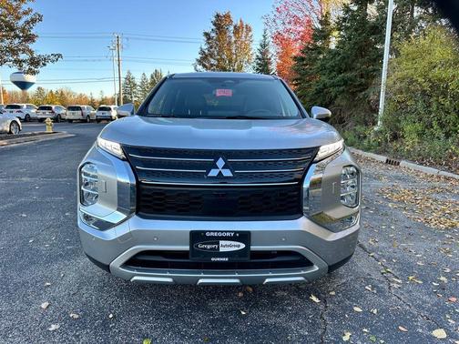 2023 Mitsubishi Outlander SE