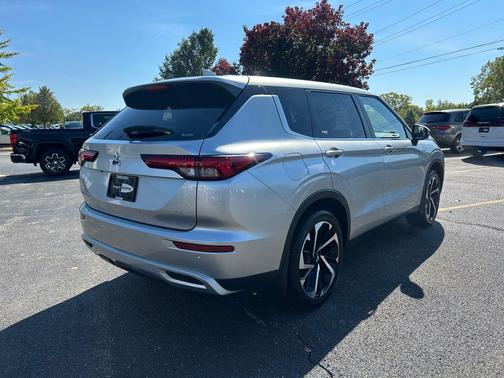 2023 Mitsubishi Outlander SE