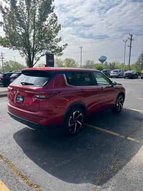 2022 Mitsubishi Outlander ES