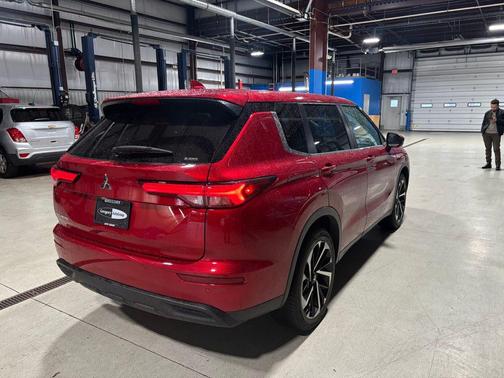 2022 Mitsubishi Outlander ES