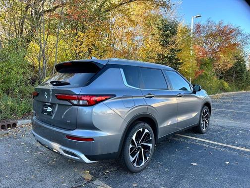 2022 Mitsubishi Outlander SE