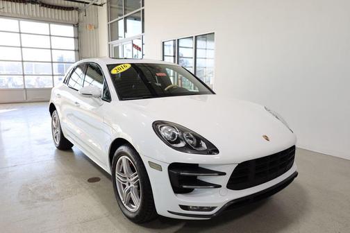 2016 Porsche Macan Turbo