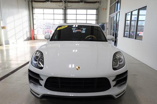 2016 Porsche Macan Turbo