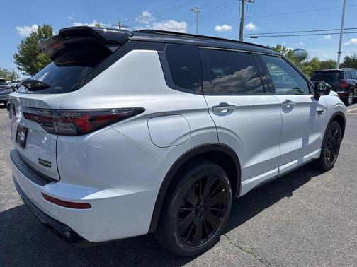 Diamond White 2026 Mitsubishi Outlander PHEV SEL