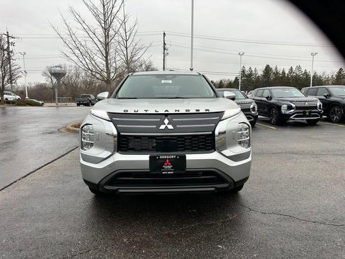 2026 Mitsubishi Outlander ES