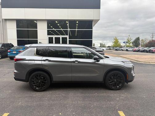 2022 Mitsubishi Outlander Black Edition