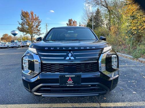 2025 Mitsubishi Outlander ES