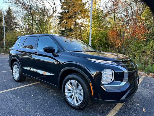 2025 Mitsubishi Outlander ES