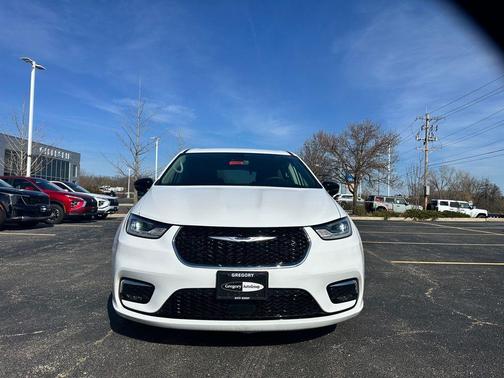 2024 Chrysler Pacifica Hybrid Select