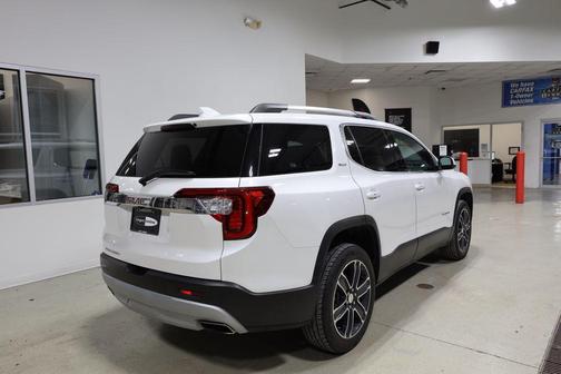 2022 GMC Acadia SLT