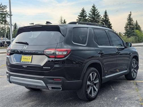 2023 Honda Pilot Touring 8-Passenger