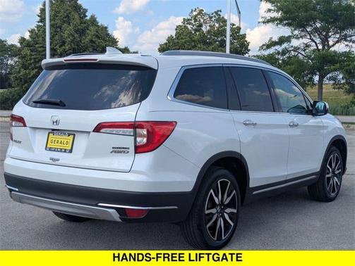 2022 Honda Pilot Touring 8-Passenger