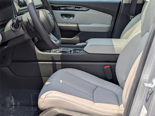 2025 Honda Pilot Touring 8-Passenger
