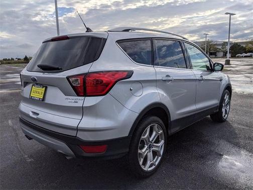 Photo 5 of 38 of 2019 Ford Escape Titanium