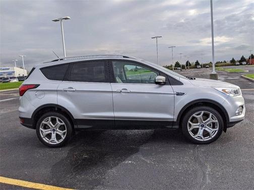 Photo 4 of 38 of 2019 Ford Escape Titanium