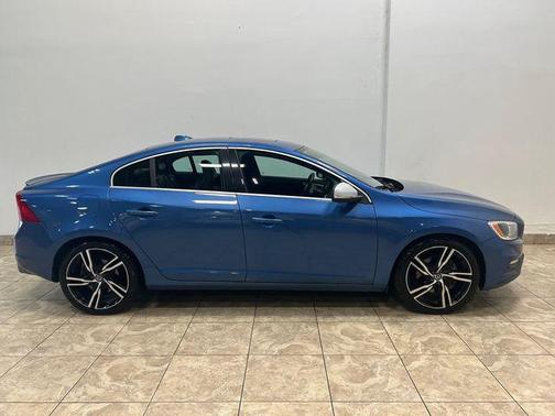 2017 Volvo S60 T6 R-Design Platinum