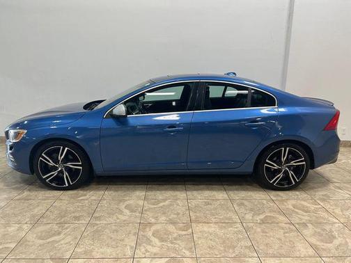 2017 Volvo S60 T6 R-Design Platinum