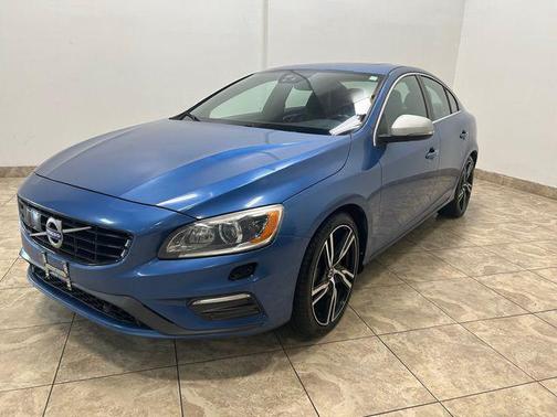 2017 Volvo S60 T6 R-Design Platinum