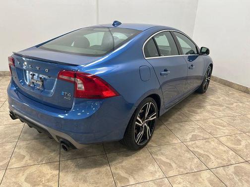 2017 Volvo S60 T6 R-Design Platinum