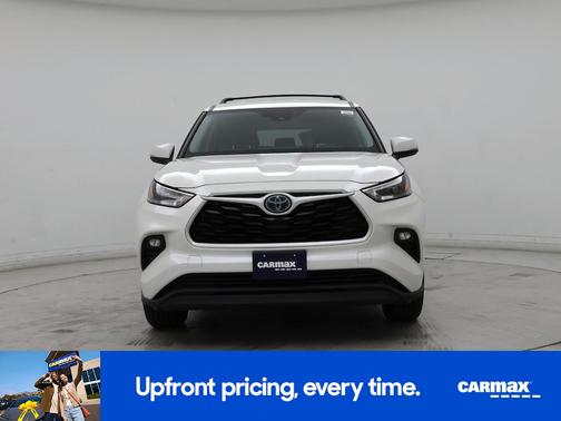 White 2020 Toyota Highlander Hybrid LE