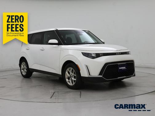 White 2023 Kia Soul LX