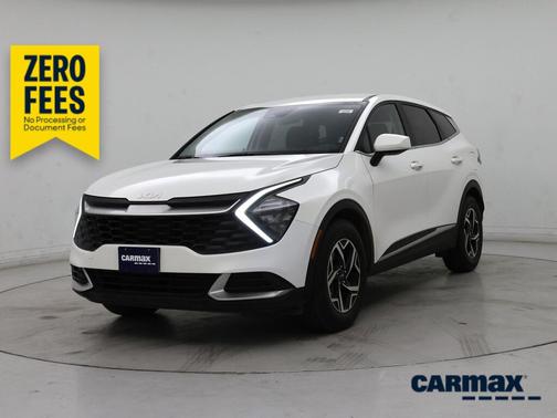White 2023 Kia Sportage LX