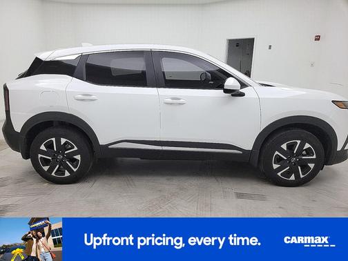 White 2025 Nissan Kicks SV