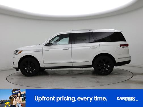 White 2024 Lincoln Navigator Reserve