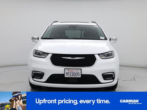 White 2022 Chrysler Pacifica Limited