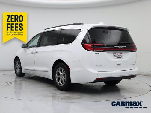 White 2022 Chrysler Pacifica Limited