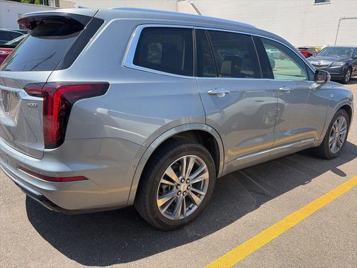 Argent Silver Metallic 2023 Cadillac XT6 Premium Luxury FWD