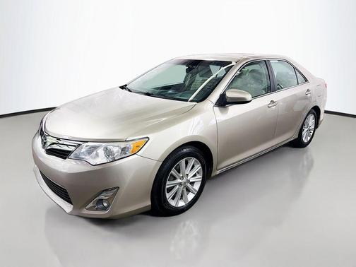 Gold 2014 Toyota Camry XLE