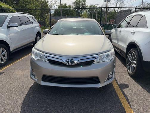Gold 2014 Toyota Camry XLE