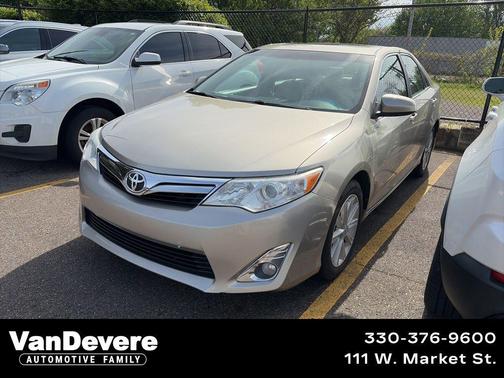 Gold 2014 Toyota Camry XLE
