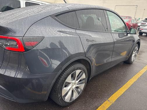 2024 Tesla Model Y Long Range Dual Motor All-Wheel Drive