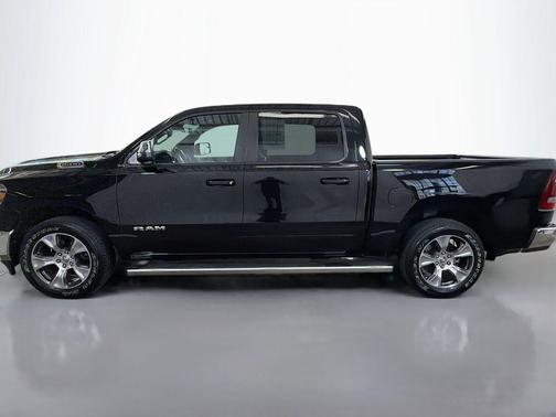 Diamond Black Crystal Pearlcoat 2023 RAM 1500 Laramie