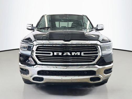 Diamond Black Crystal Pearlcoat 2023 RAM 1500 Laramie