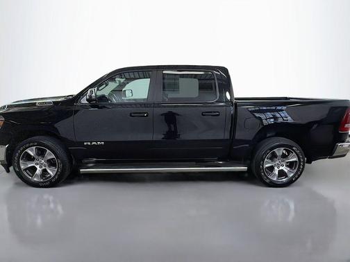 Diamond Black Crystal Pearlcoat 2023 RAM 1500 Laramie