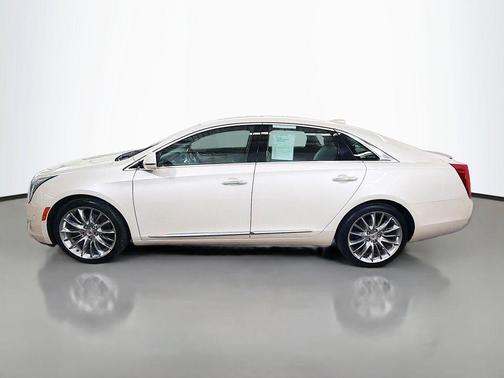 White Diamond Clearcoat 2015 Cadillac XTS Platinum