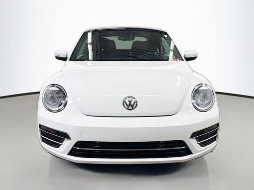 White 2019 Volkswagen Beetle 2.0T SE