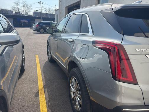 Argent Silver Metallic 2023 Cadillac XT5 Premium Luxury